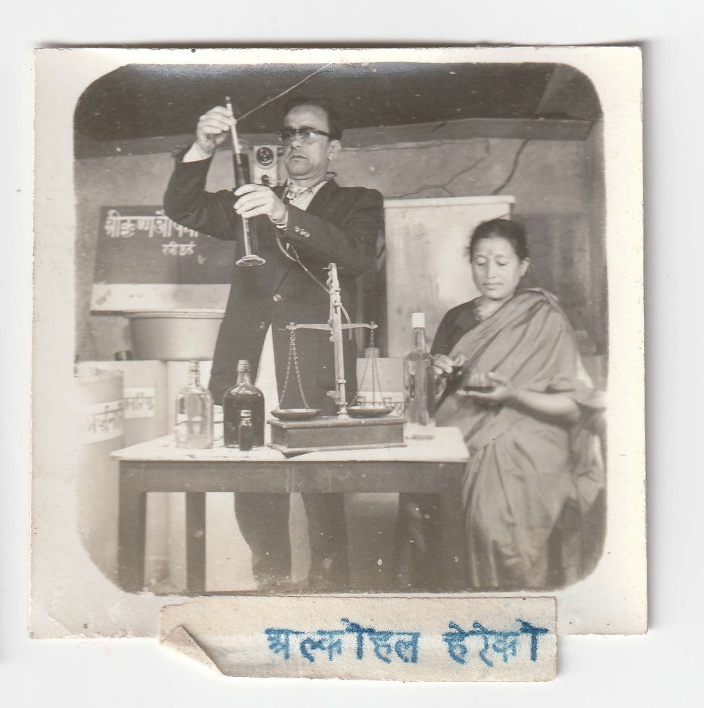 Optical measurement inspection at the dispensary bench. Original print inscribed with: अल्कोहल देखो. Date unrecorded.