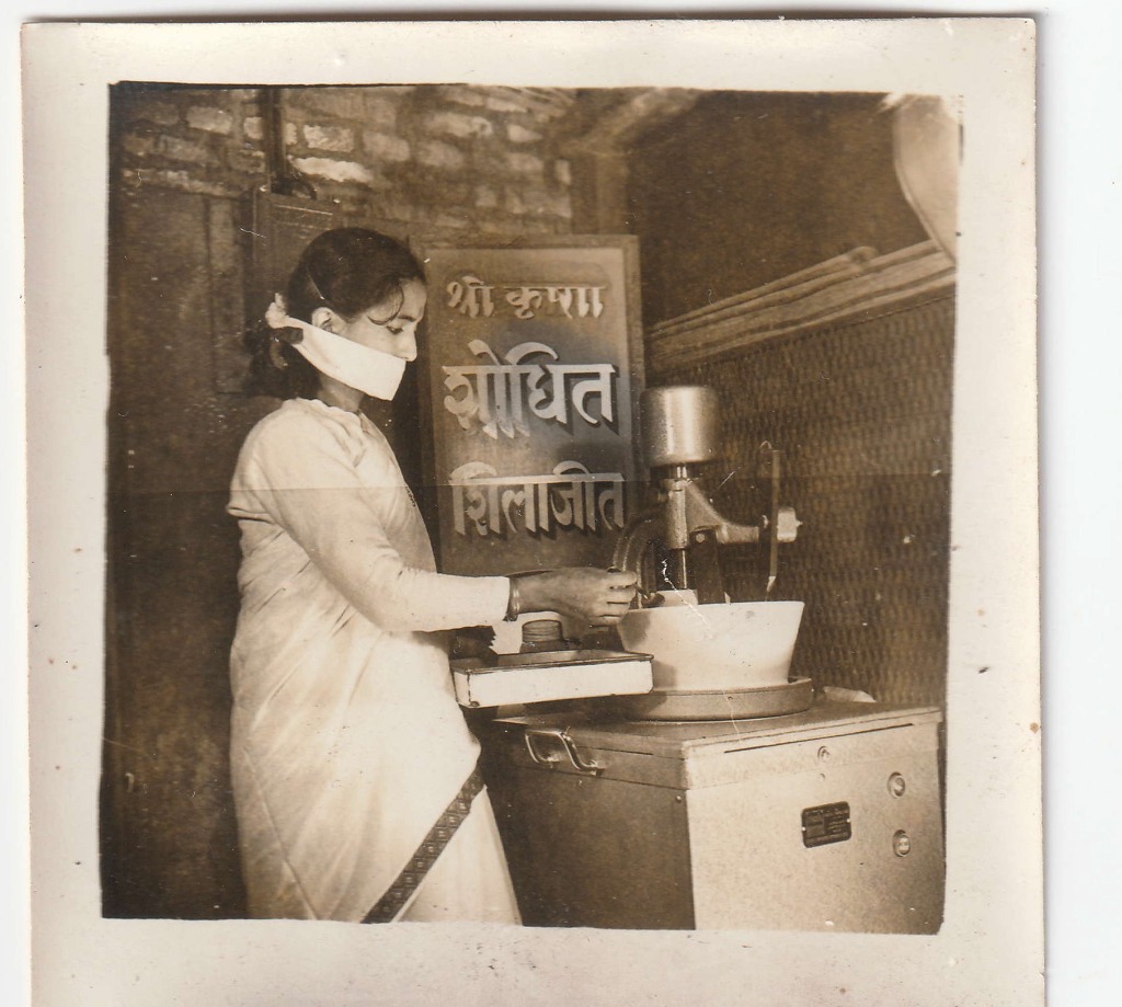 Compounding equipment beneath the signboard reading श्री कृष्णा · शोधित · शिलाजीत. Date unrecorded.